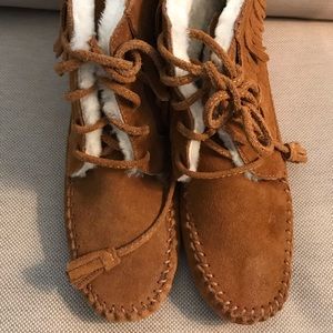 Minnetonka New Brown Suede Fringed Boots